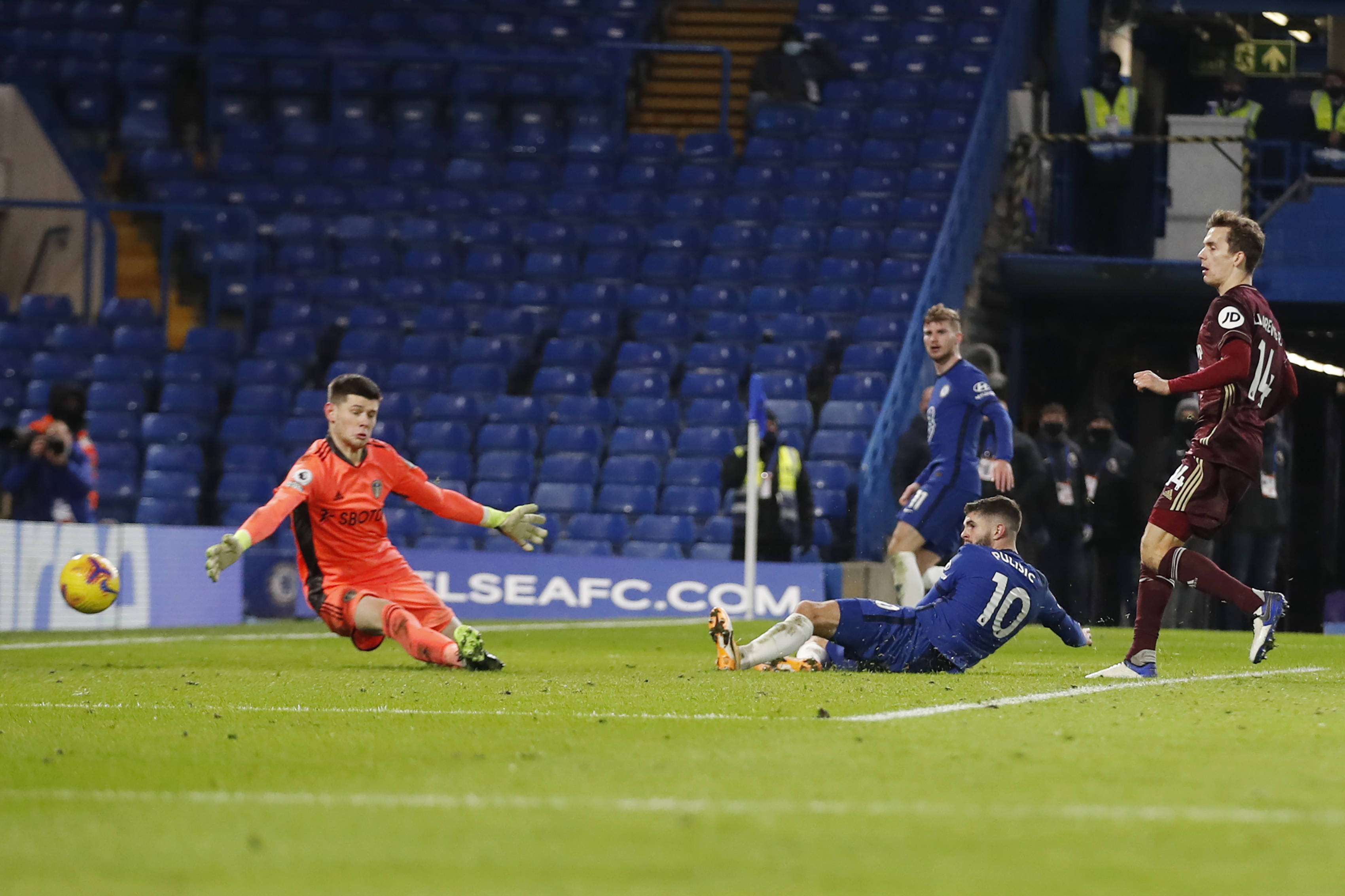 犯假摔或技 犯假摔或技